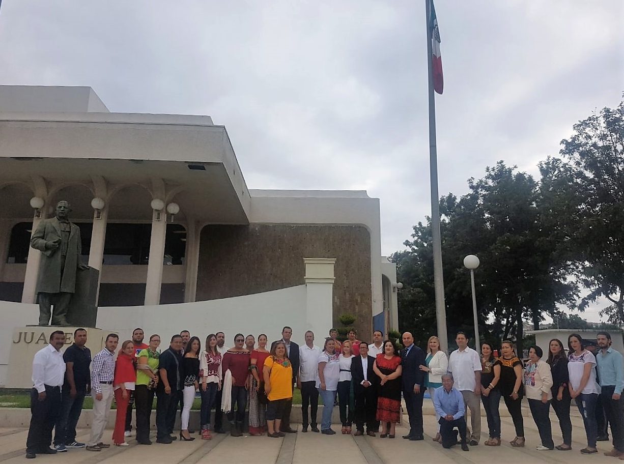 Encabezo SEE ceremonia de inzamiento de bandera