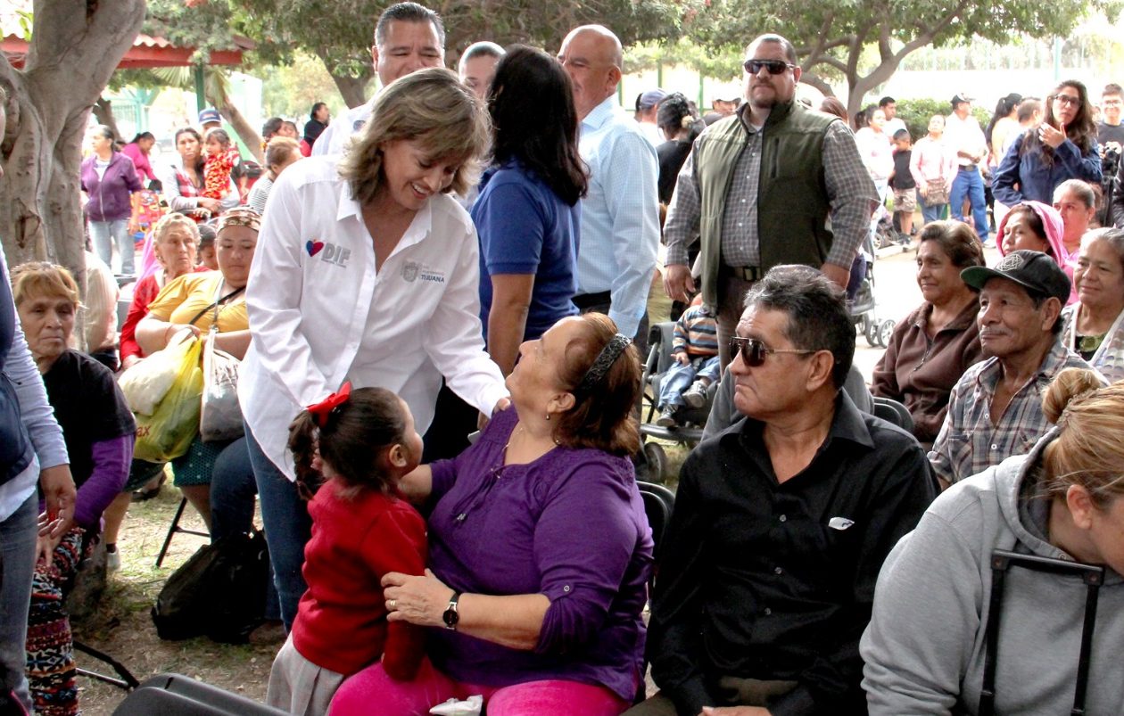 DIF Tijuana y Club Xoloitzcuintles se unen para entregar apoyos asistenciales