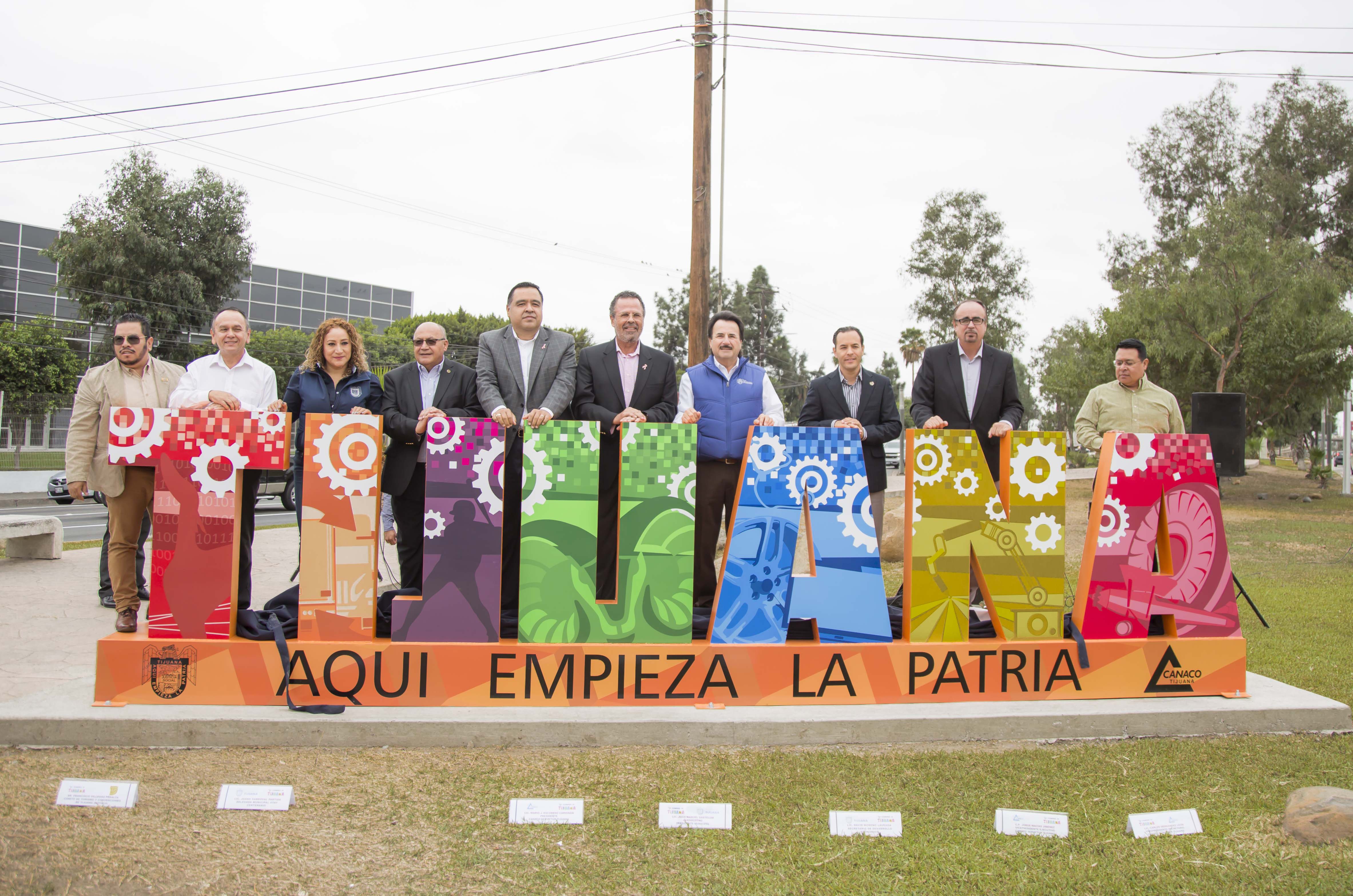 Inaugura alcalde tercer Escultura Memorial Tijuana