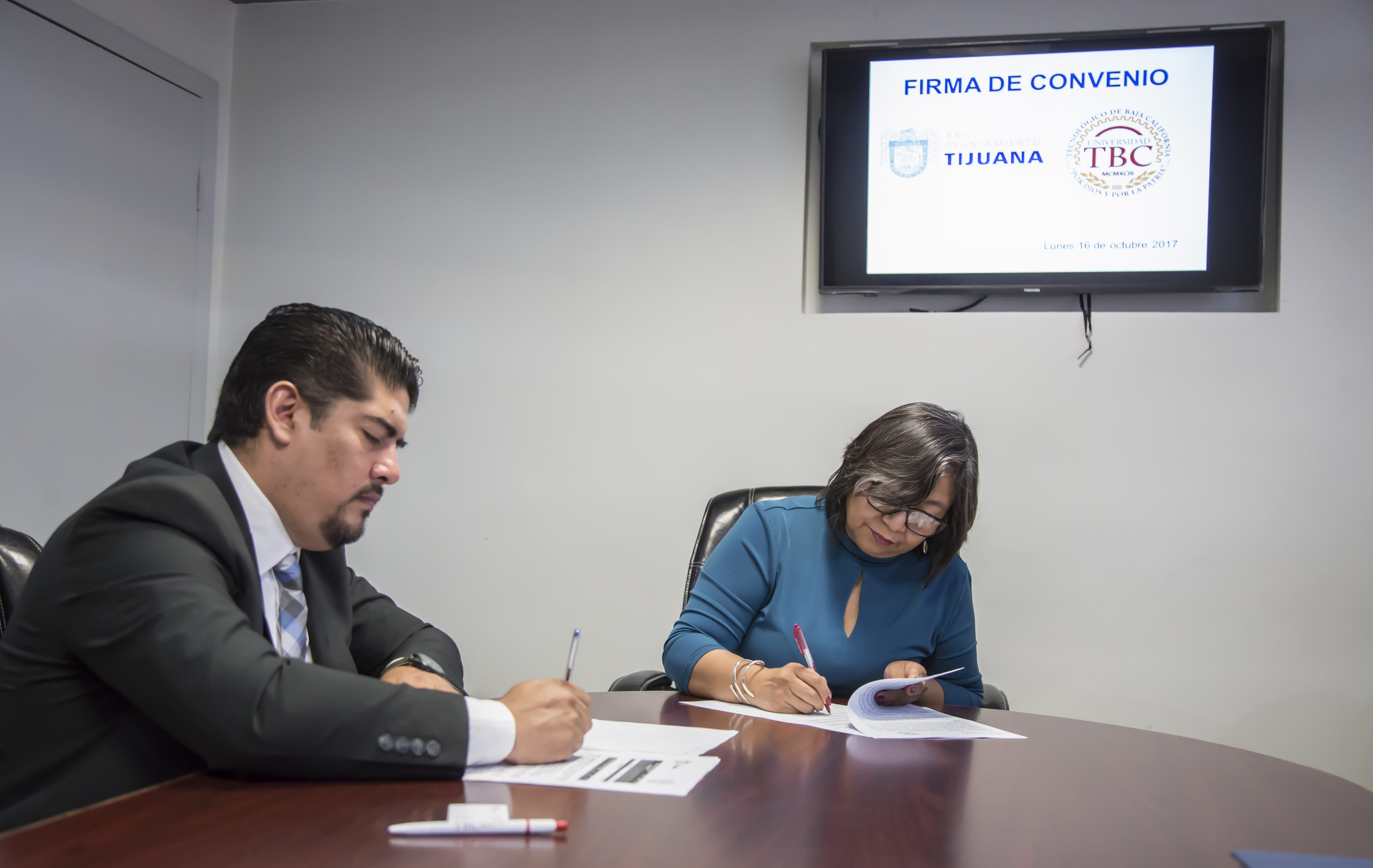 Firma Alcaldía de Tijuana convenio de colaboración con la UTBC