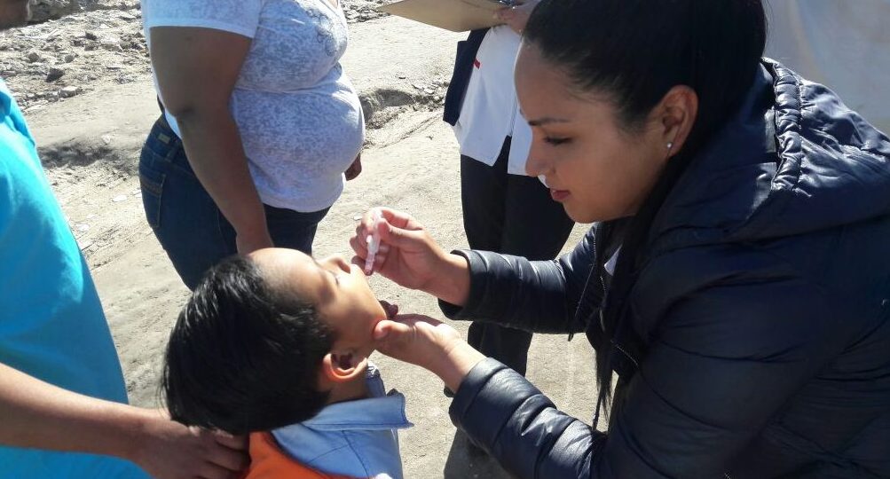 Reiteran llamado a vacunar a niñas y niños contra sarampión y polio