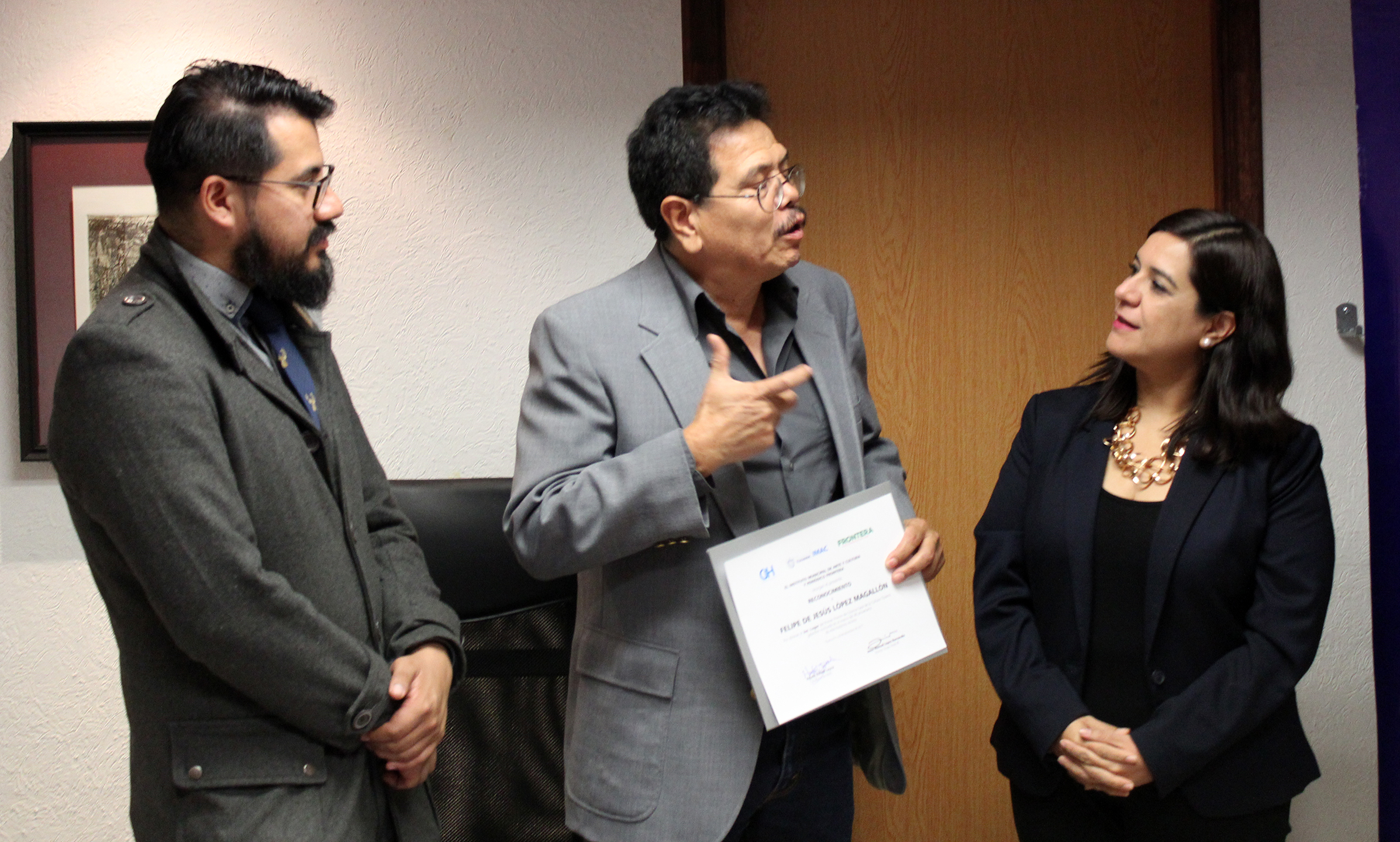 Premian a ganadores del primer concurso de crónica casa de la cultura Tijuana