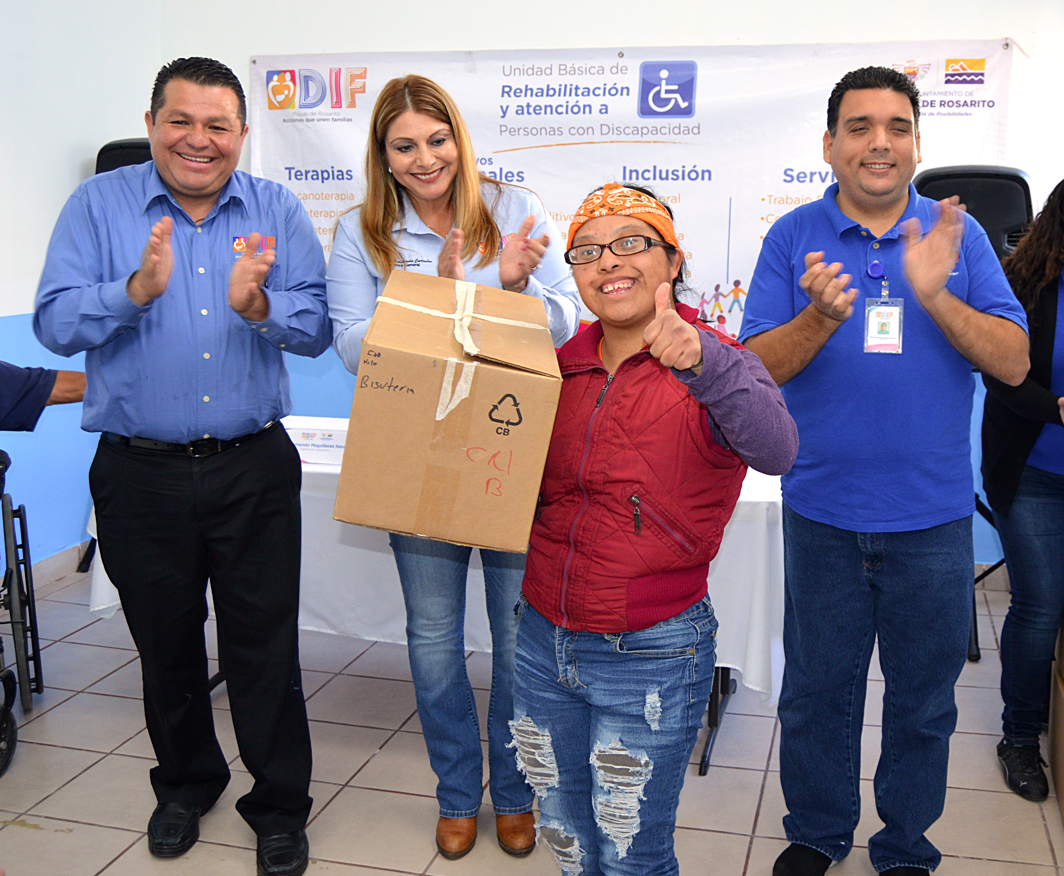 Entrega DIF Playas de Rosarito apoyos productivos a personas con discapacidad