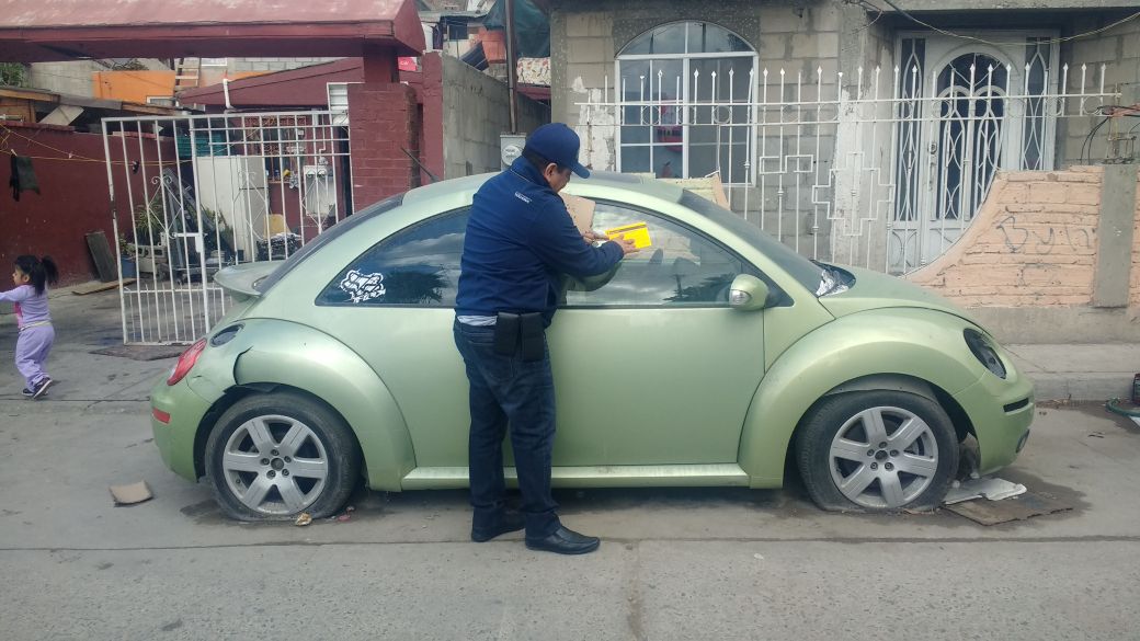 Realizan operativo para retirar autos abandonados en Otay