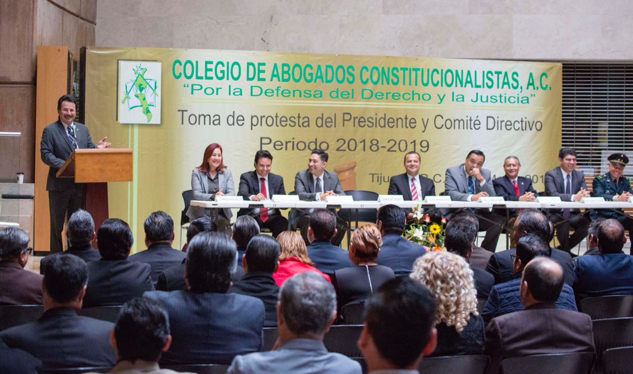 Participa alcalde en la toma de protesta del nuevo Presidente del Colegio de Abogados Constitucionales