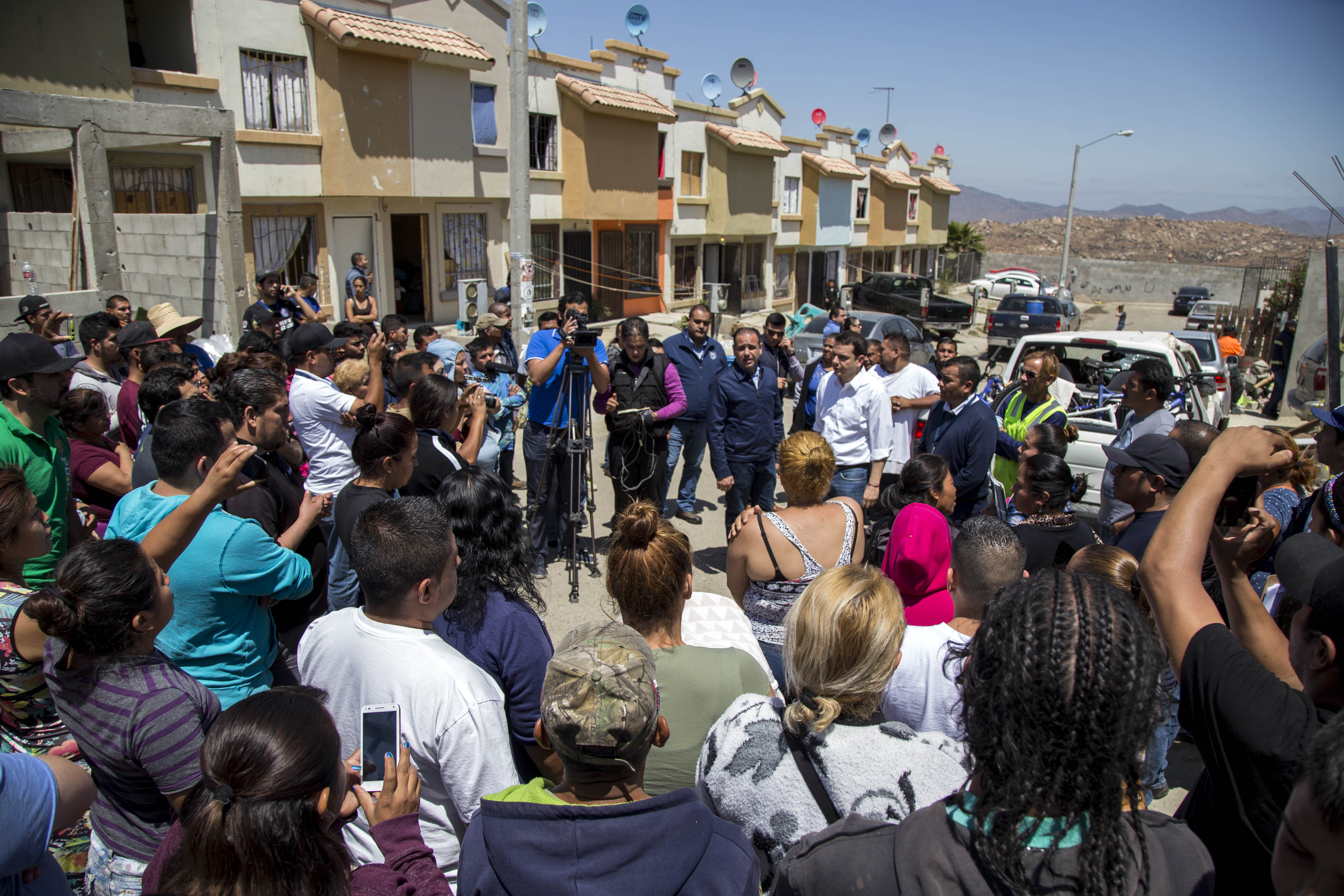 Apoya Ayuntamiento a víctimas de explosión en Urbi Villa del Campo