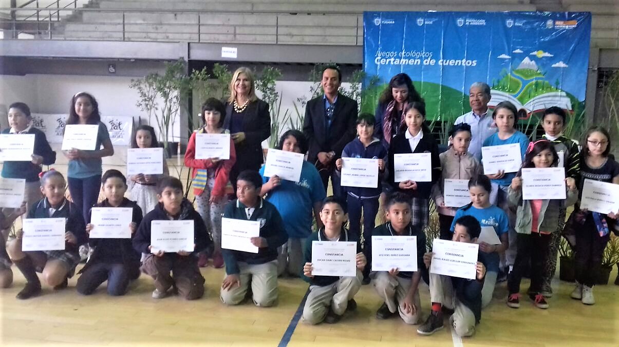 Alumnos de primaria fueron premiados en certamen de cuentos ecológicos