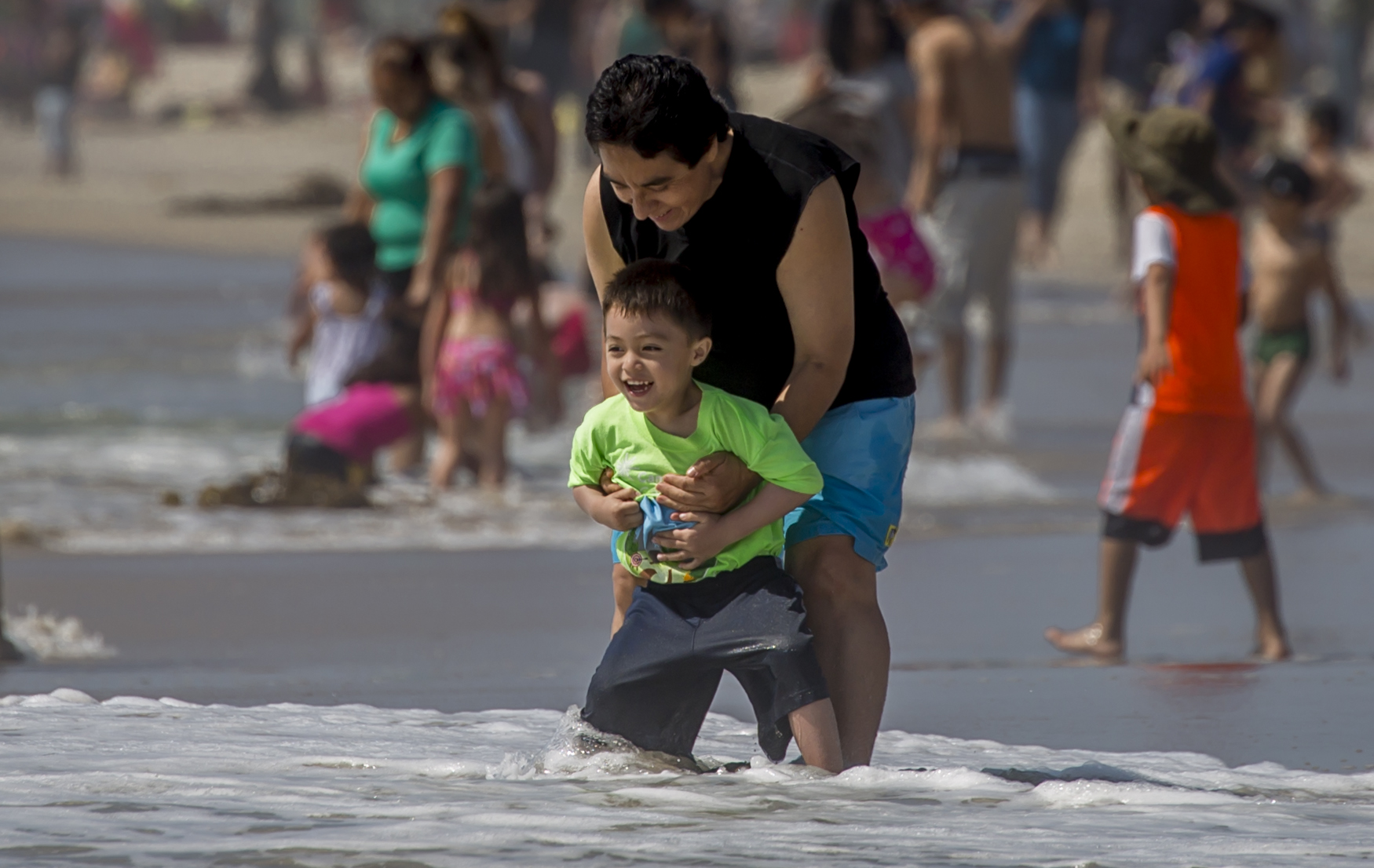 Se levanta alerta por oleaje alto en Playas de Tijuana