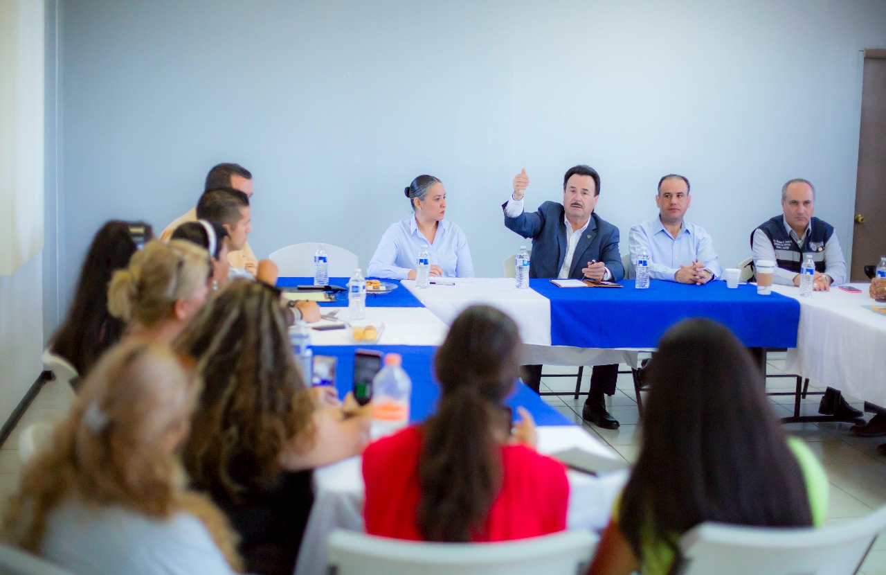 Encabeza alcalde reunión con vecinos de Lomas del Rubí