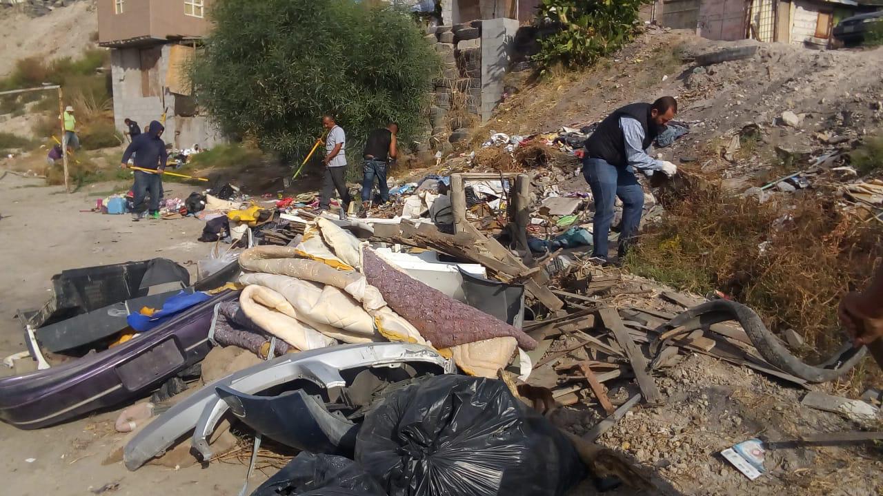 Retiran 4 toneladas de basura pesada en la Sánchez Taboada