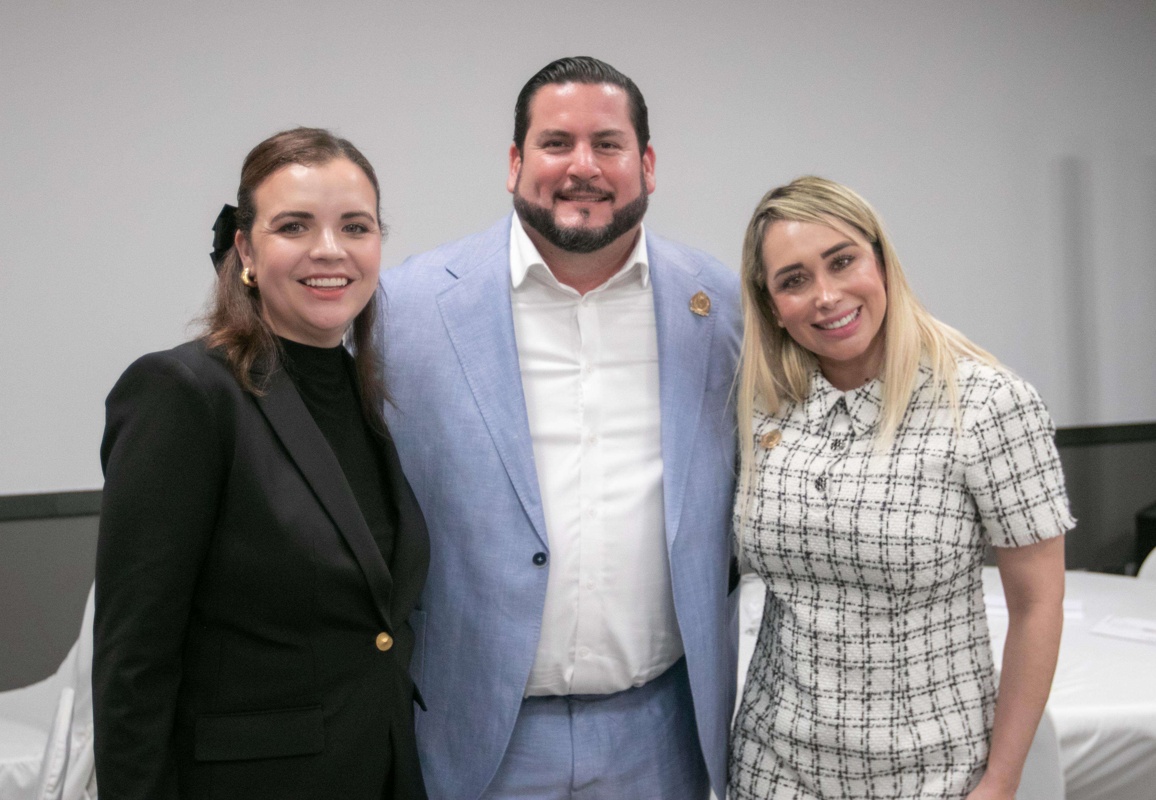 Convive Ismael Burgueño con representantes de los medios de comunicación