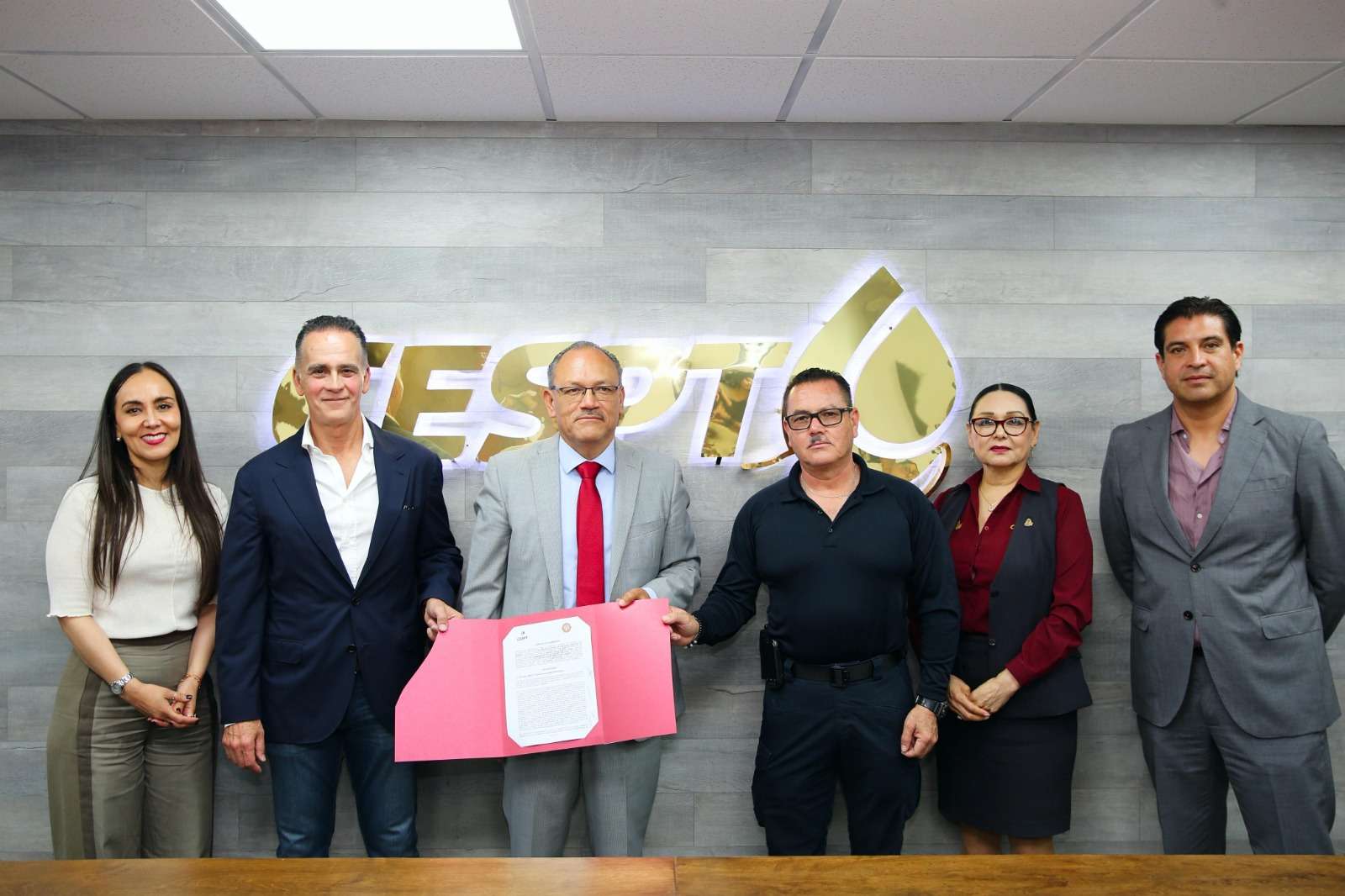 CESPT REFUERZA SU COMPROMISO SOCIAL CON FCL Y BOMBEROS