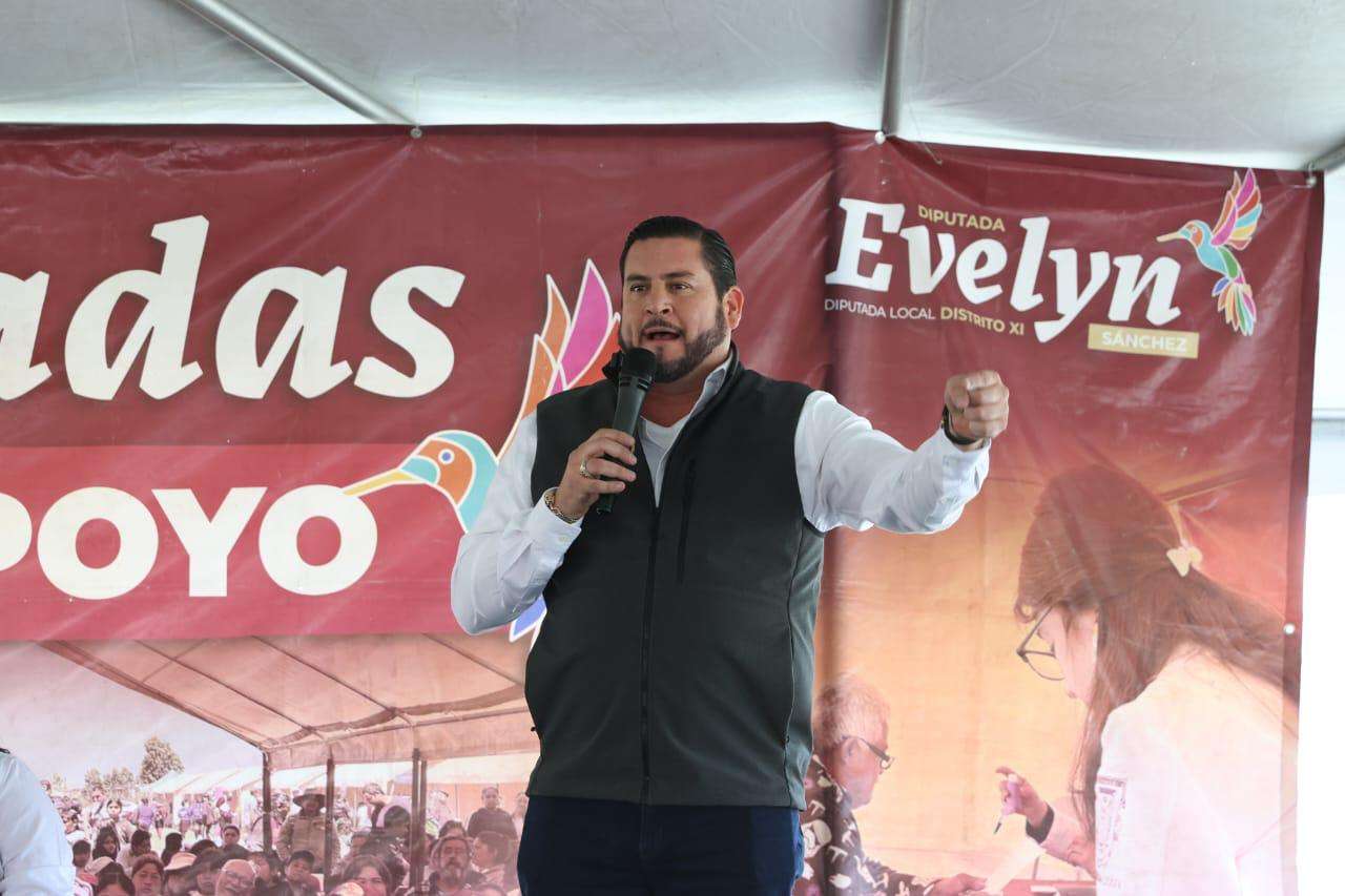Acompaña Ismael Burgueño a diputada en jornada de apoyos