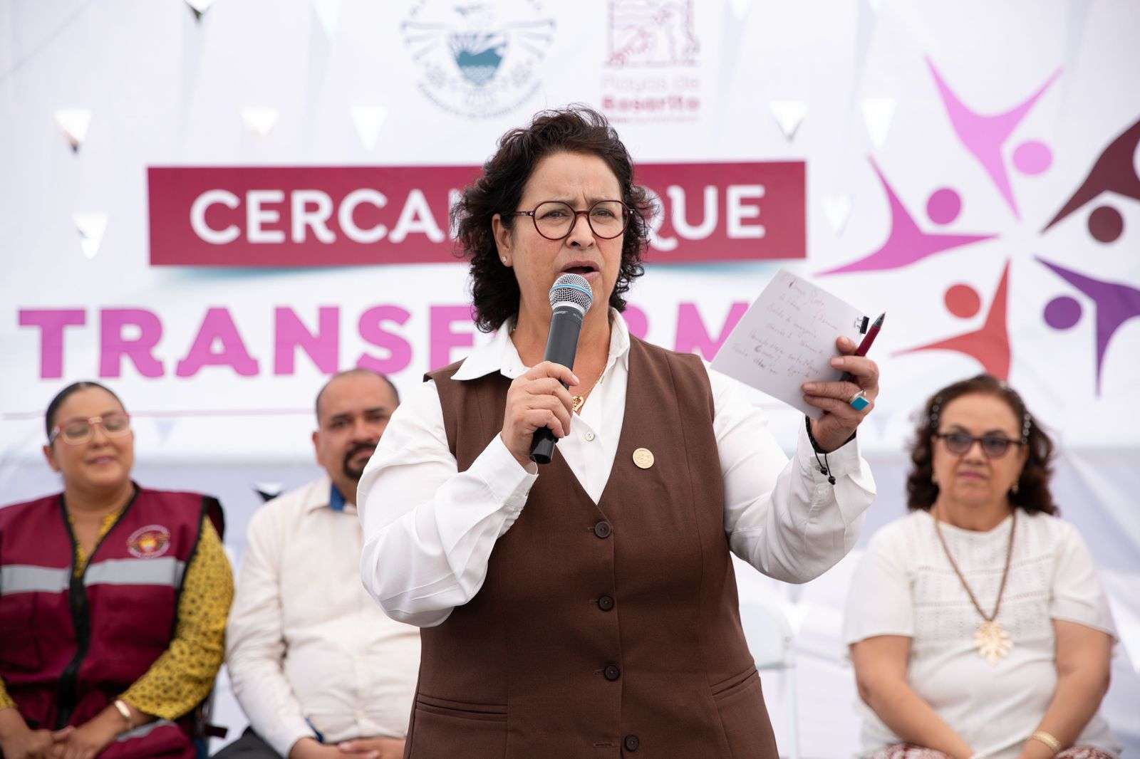 Rocio Adame escucha de frente a la comunidad en la colonia Reforma