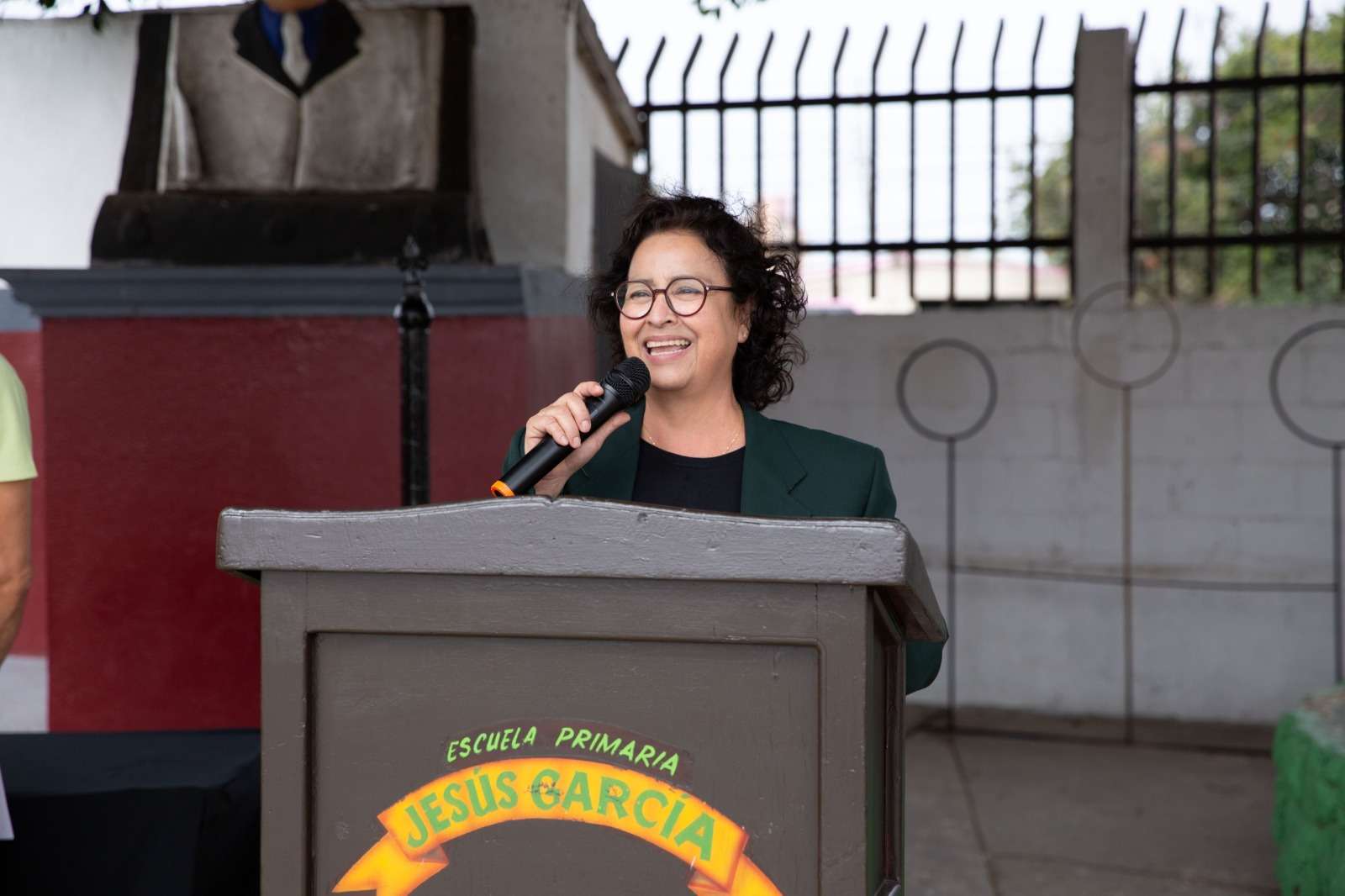 Rocio Adame amadrinó generación 2019-2025 de la Primaria Jesús García