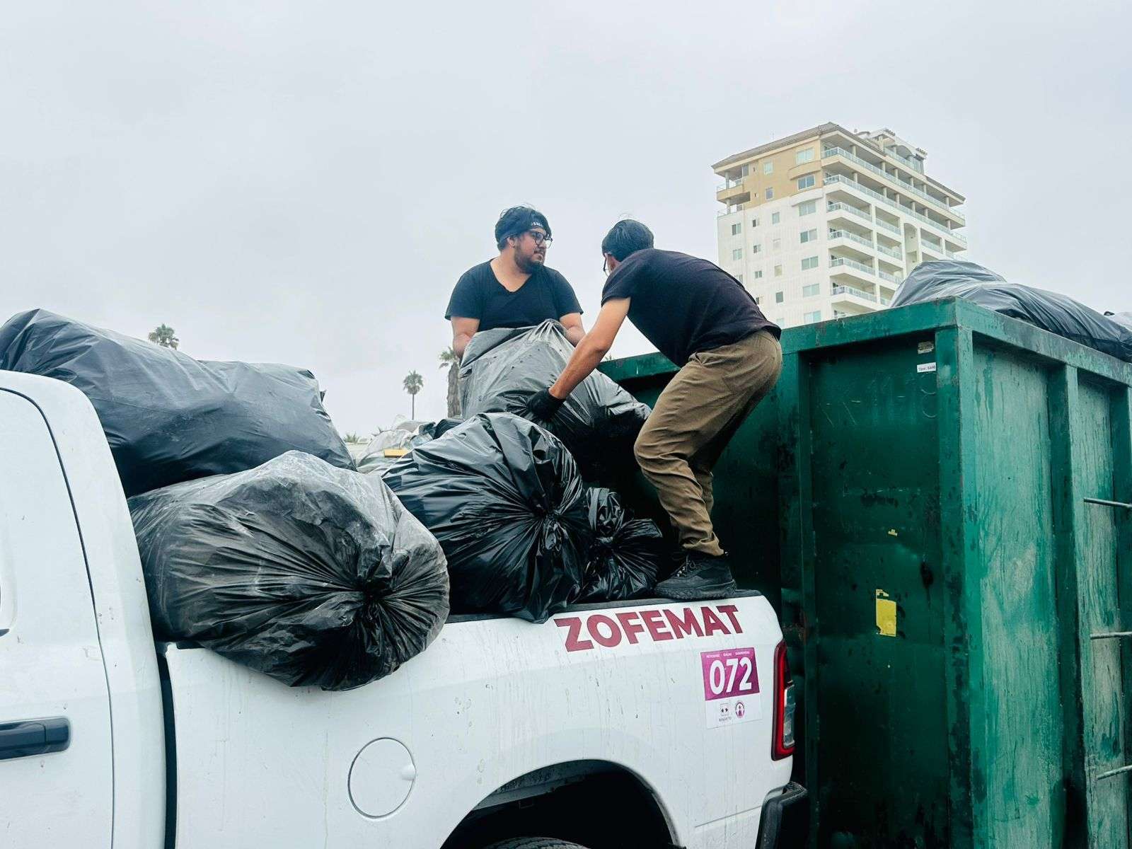 Ayuntamiento de Rosarito refuerza limpieza y vigilancia en playas