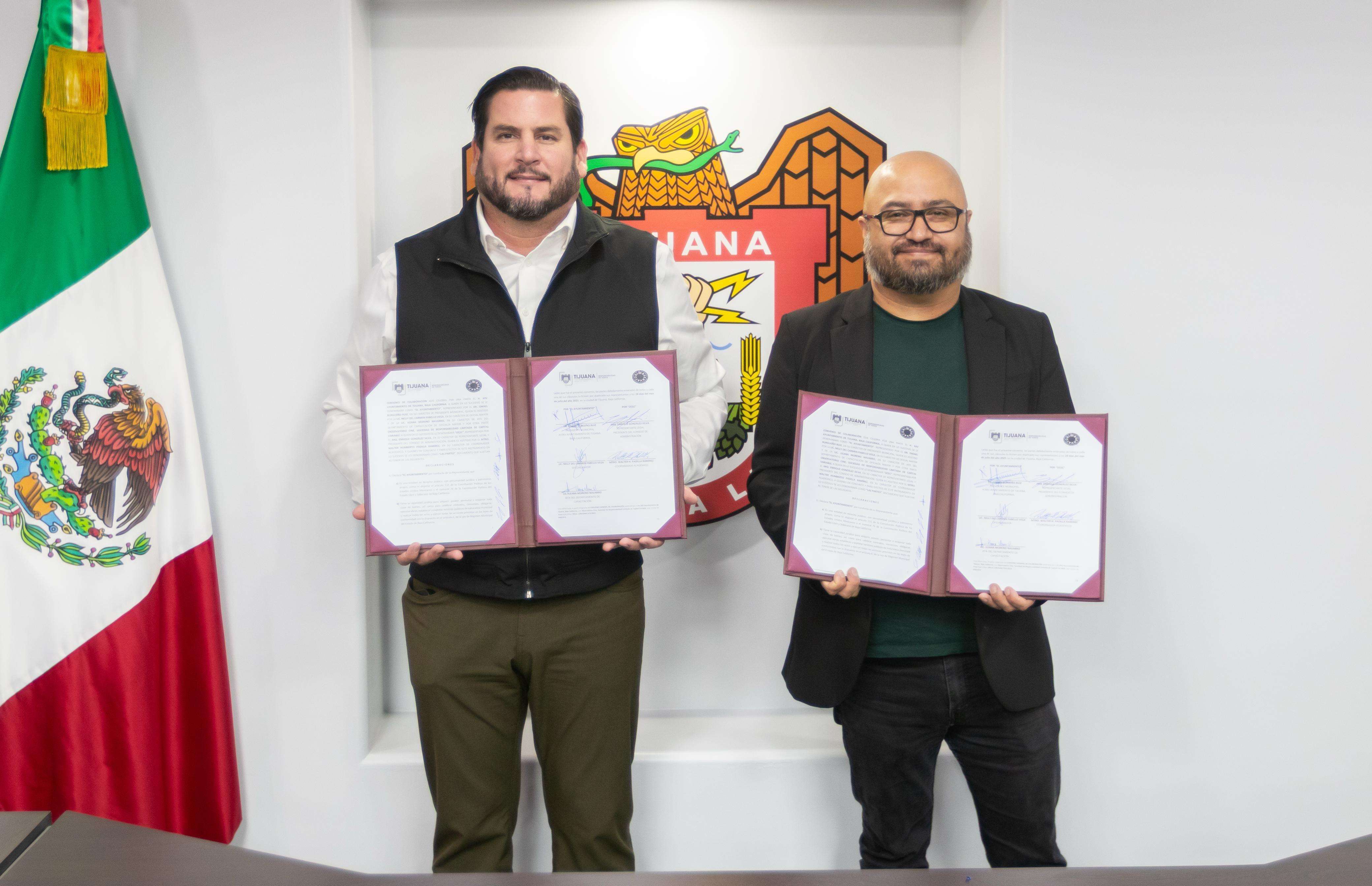 Ismael Burgueño firma de convenio con Centro de Estudios Cinematográficos