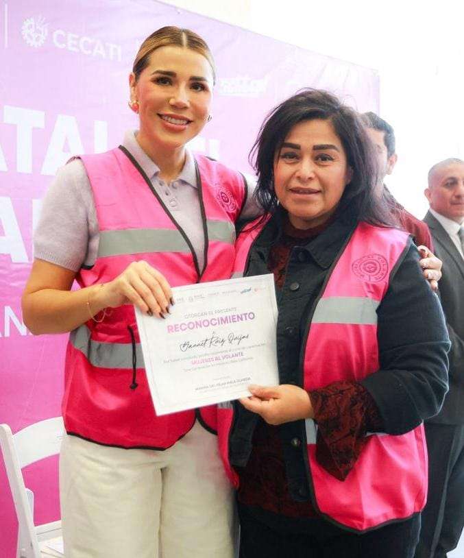 RECIBEN CONSTANCIAS NUEVA GENERACIÓN DE “MUJERES AL VOLANTE”