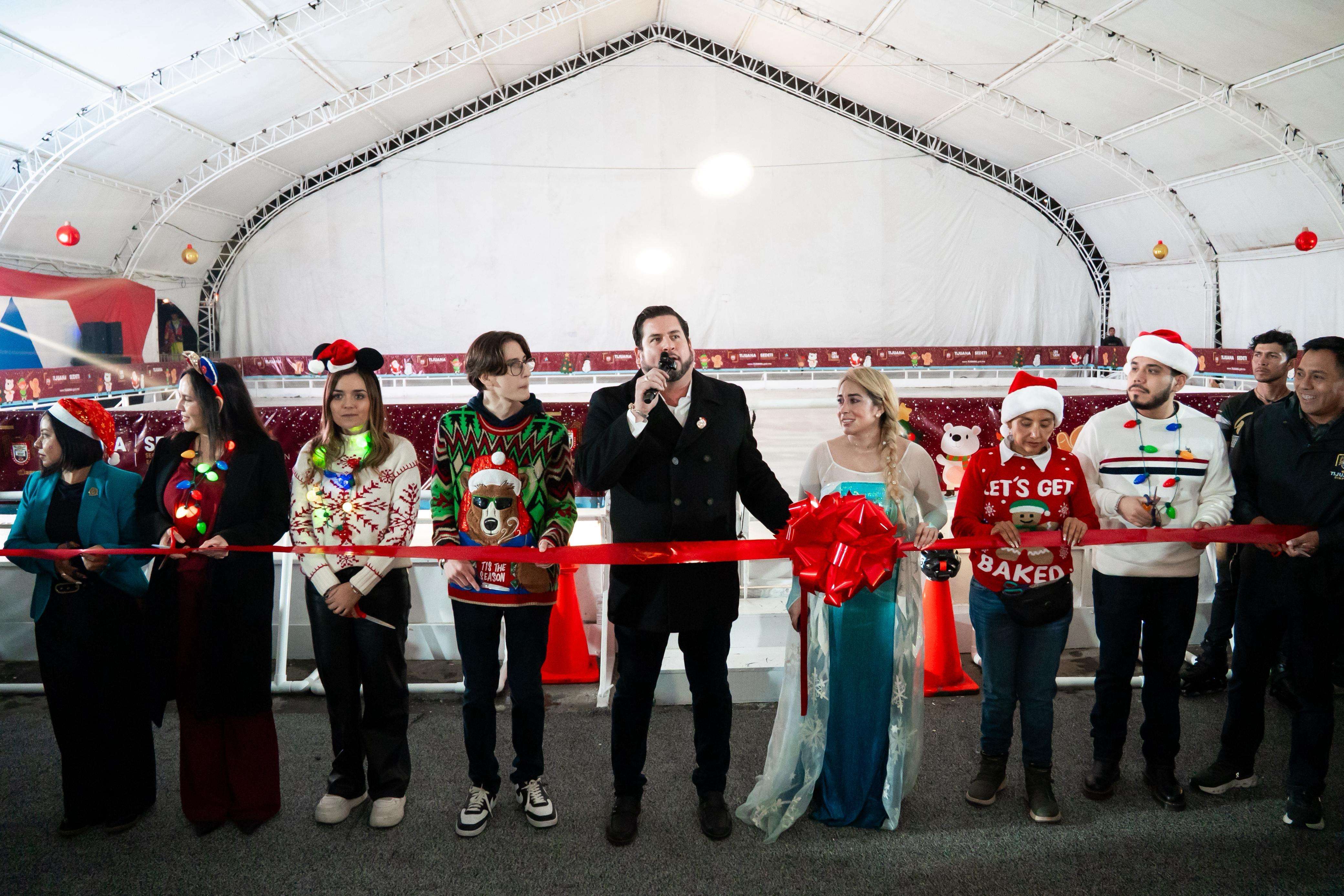 Invitan a disfrutar pista de hielo gratuita en el Parque Morelos