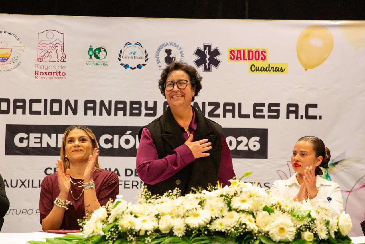 Rocío Adame funge como madrina de graduación de la generación 2024–2026