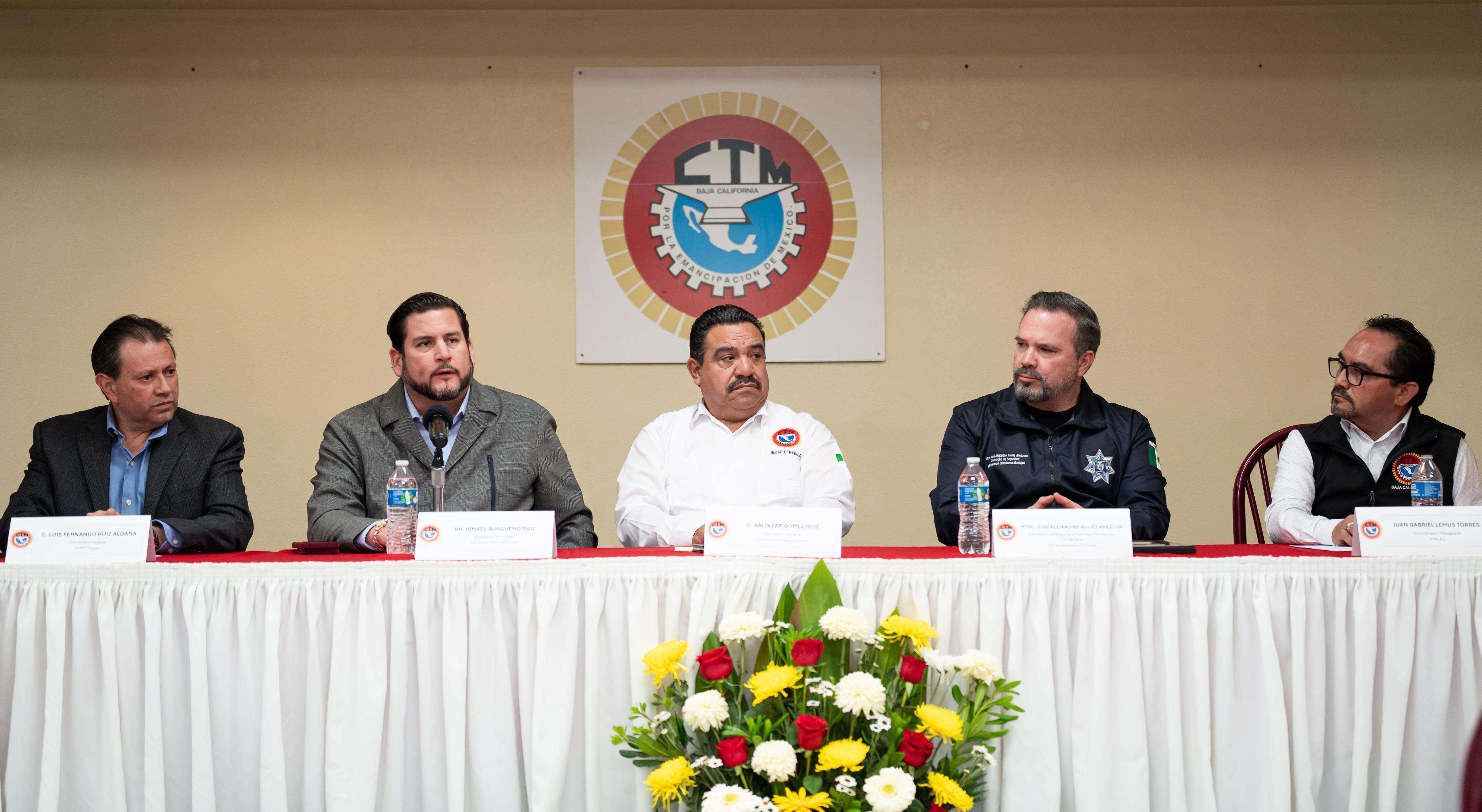 Entregaron reconocimiento al titular de la SSPCM por parte de la CTM